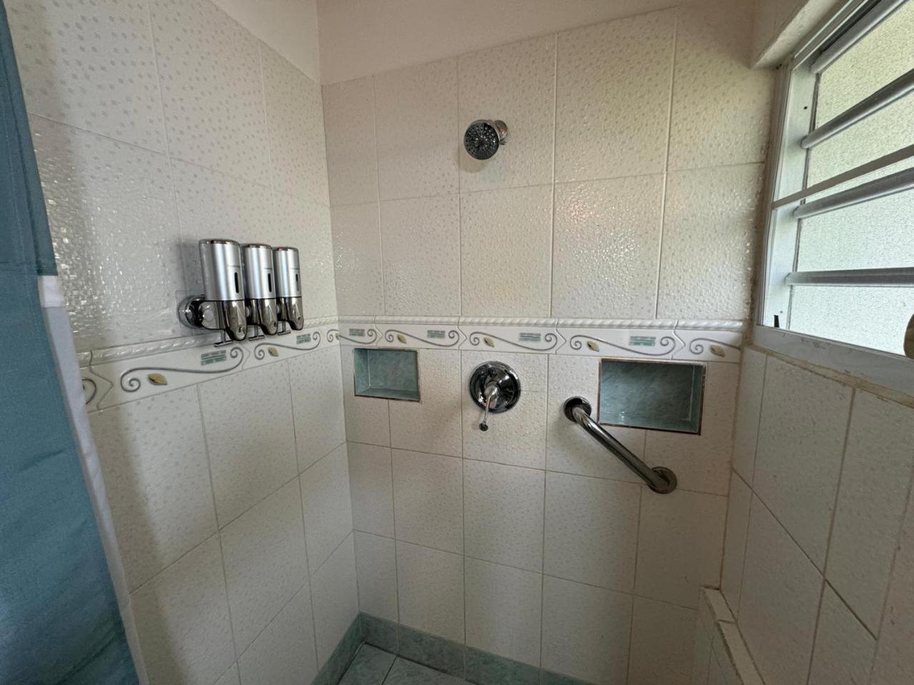 Halcyon Heights Condominium Dickenson Bay Εξωτερικό φωτογραφία